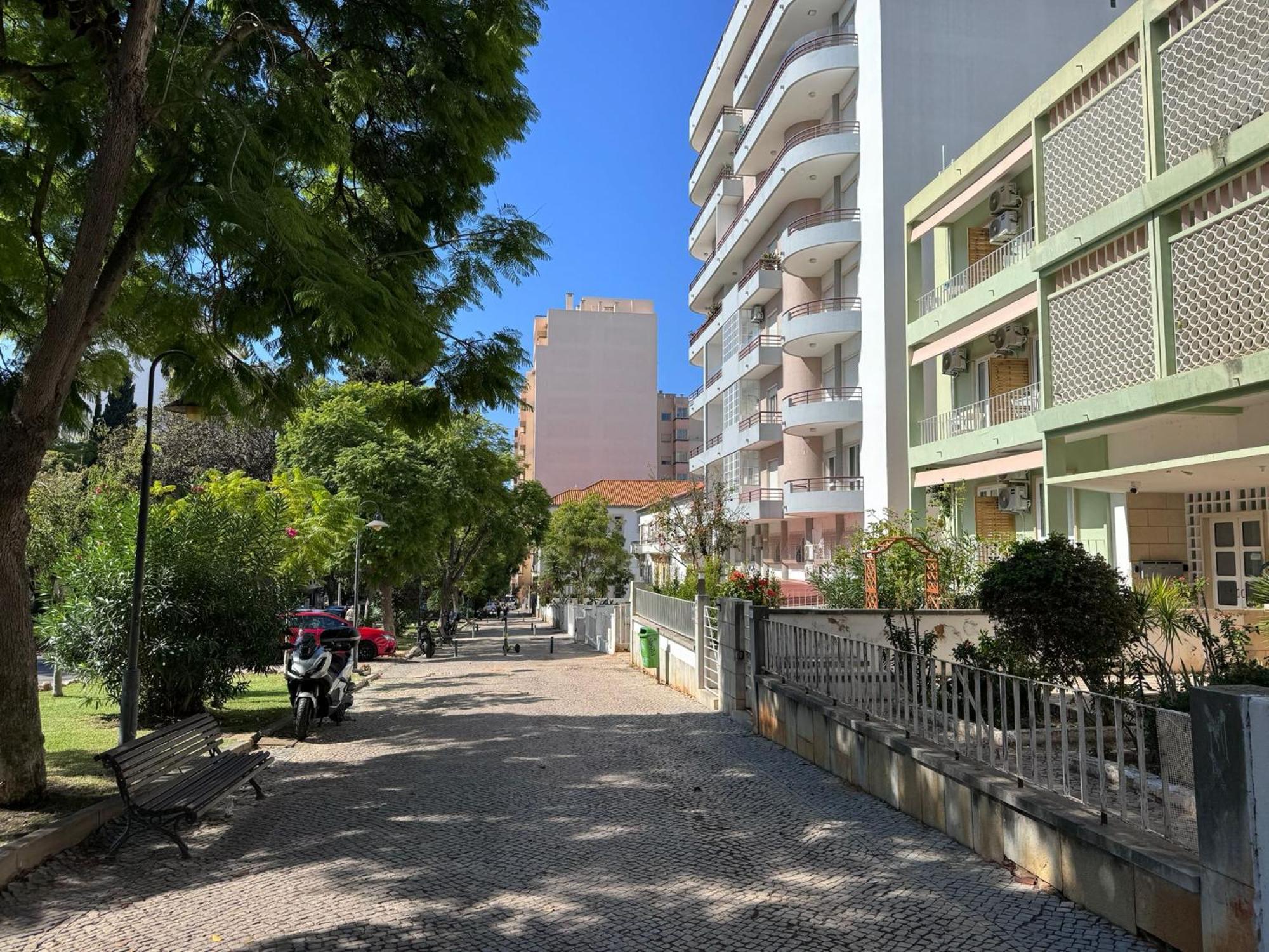 Greenth Avenue * Distrikt Faro
